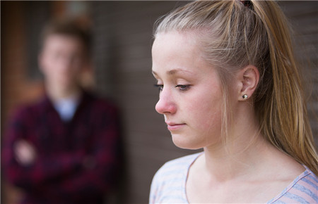 12歲小女孩早戀怎么教育