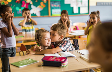 13歲小孩早戀家長應該怎樣做