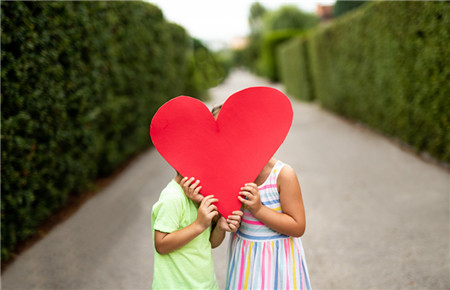 14歲女孩早戀家長(zhǎng)該怎么辦 14歲女孩早戀家長(zhǎng)該怎么辦