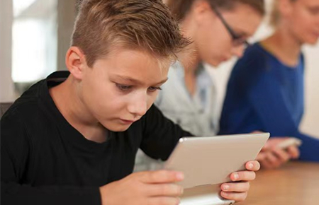 　12歲的孩子沉迷手機怎么辦