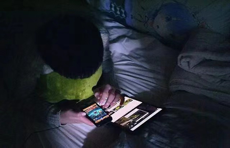 高一孩子沉迷手機怎么辦