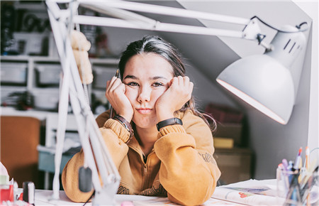 10歲女孩不肯上學怎么辦 10歲女孩不肯上學怎么辦