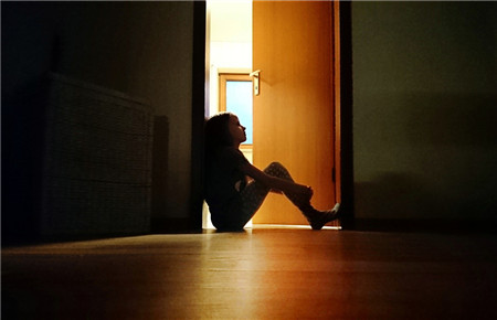 導致孩子性格孤僻的原因是 導致孩子性格孤僻的原因是