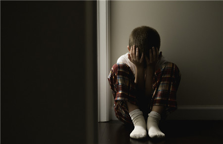 怎么做能讓孩子走出自卑心理 怎么做能讓孩子走出自卑心理