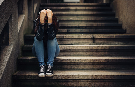 導致孩子性格孤僻的原因是 導致孩子性格孤僻的原因是