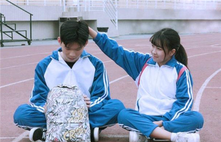 初中孩子早戀怎么引導