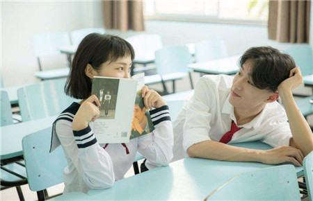 兒子初中早戀父母該怎么處理