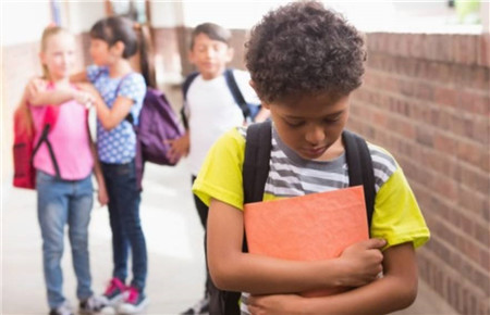 孩子膽小自卑家長應該怎么辦 孩子膽小自卑家長應該怎么辦