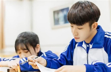 05后初中生早戀