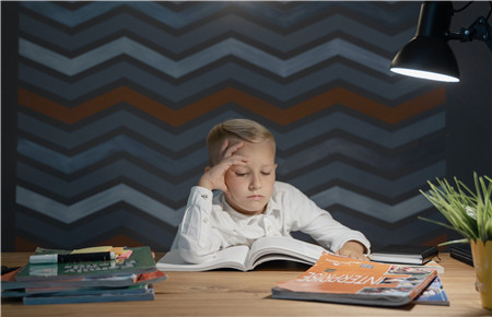 10歲孩子撒謊不寫作業