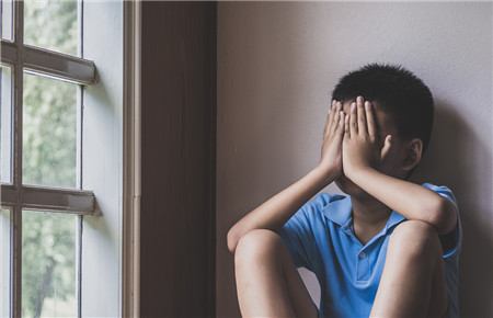 孩子不出門不交流怎么辦 孩子不出門不交流怎么辦