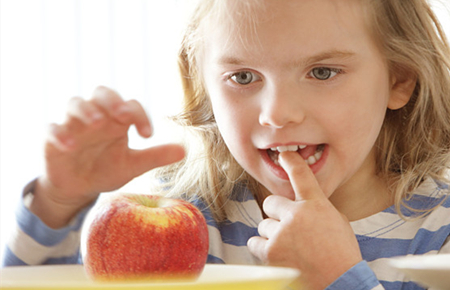 小孩喜歡偷偷拿別人東西怎么辦 小孩喜歡偷偷拿別人東西怎么辦