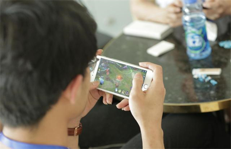 小孩沉迷上網(wǎng)