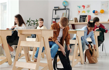 兒子高三不想上學校怎么辦