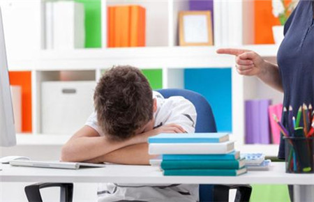 怎樣勸不想上學的孩子 怎樣勸不想上學的孩子