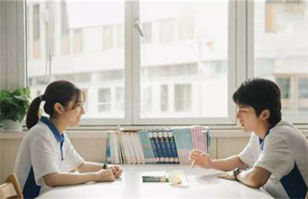 14歲小女孩早戀怎么辦