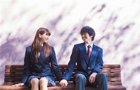 12歲的小女孩早戀怎么辦 12歲的小女孩早戀怎么辦