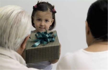 小孩太自私怎么教育 小孩太自私怎么教育