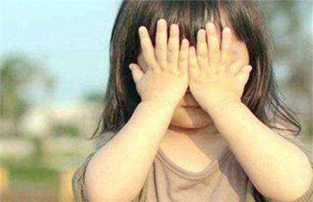 膽小內向的小孩子