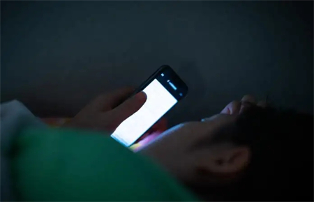 小孩子沉迷手機怎么辦