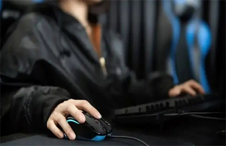 對于迷戀網(wǎng)絡(luò)的孩子應(yīng)如何應(yīng)對 對于迷戀網(wǎng)絡(luò)的孩子應(yīng)如何應(yīng)對