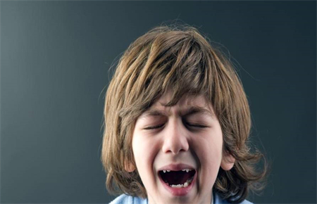 小孩暴躁易怒愛打人怎么辦