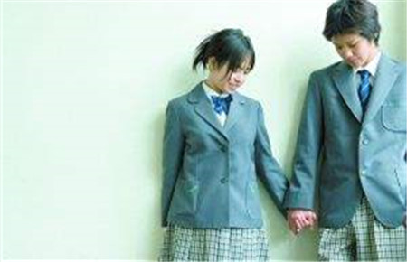 初一早戀如何教育