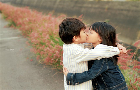 子女早戀的表現