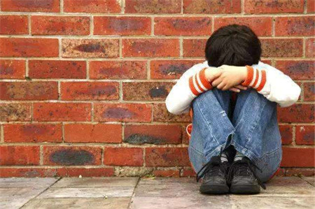 內(nèi)向的孩子怎樣開導(dǎo) 內(nèi)向的孩子怎樣開導(dǎo)