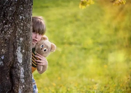 如何引導(dǎo)孩子克服自卑的心理