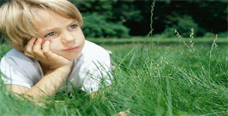 孩子性格孤僻的原因