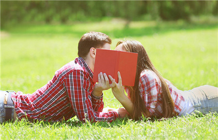 女兒早戀的常見(jiàn)原因