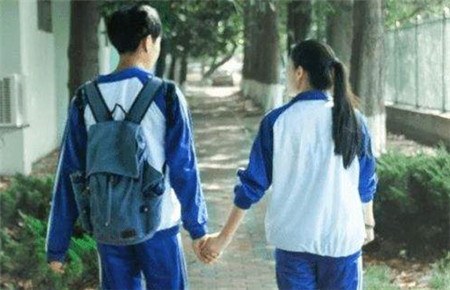 孩子早戀的具體表現