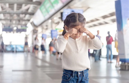 如何引導內向的孩子敞開心扉