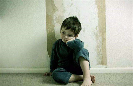 哪些家庭里的孩子容易形成內向的性格 哪些家庭里的孩子容易形成內向的性格