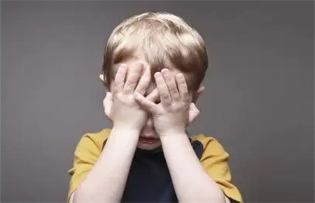 如何引導孩子走出膽小 如何引導孩子走出膽小