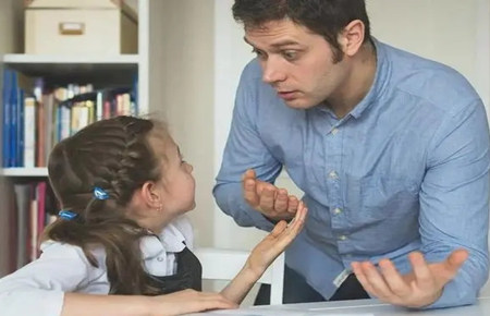 孩子不和家長(zhǎng)溝通怎么教育