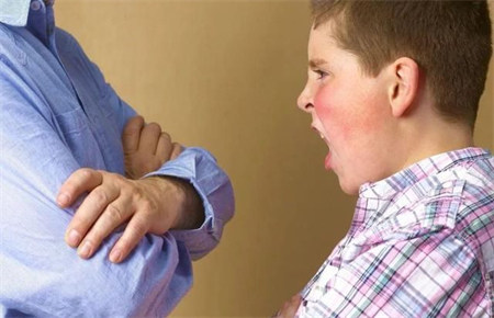 青少年總是發脾氣怎么教育