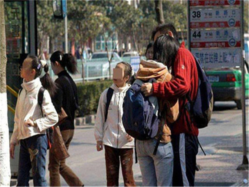 如果孩子在學校早戀家長該怎么辦