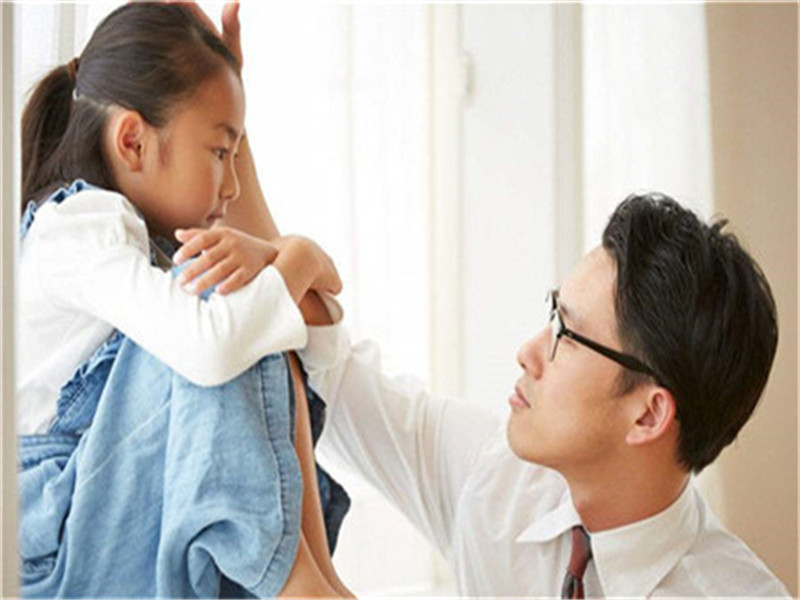 孩子不跟外人說話怎么辦