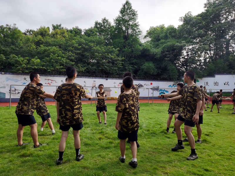 發育不良,青少年封閉式教育學校 發育不良,青少年封閉式教育學校