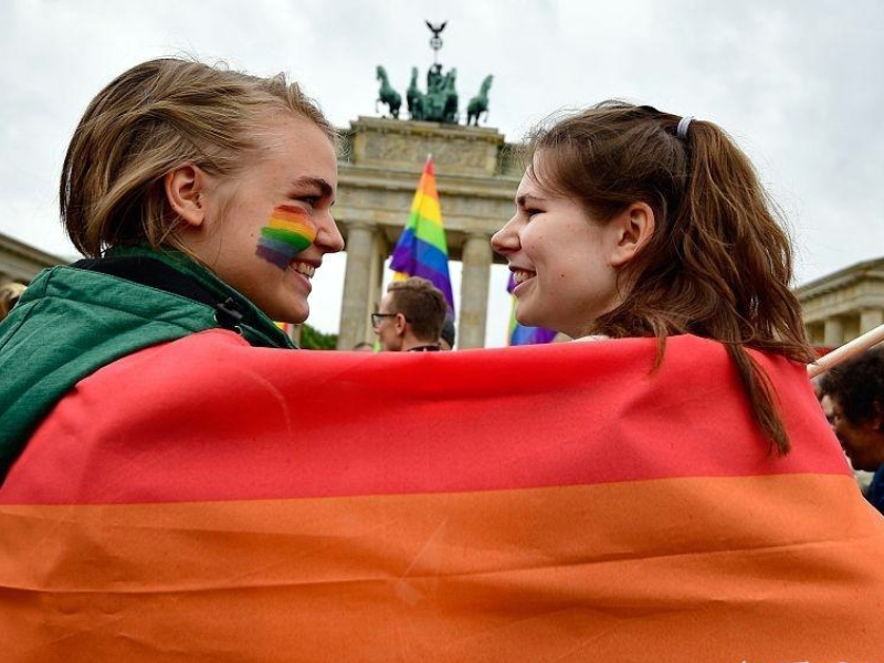 同性戀,封閉式軍事化學校