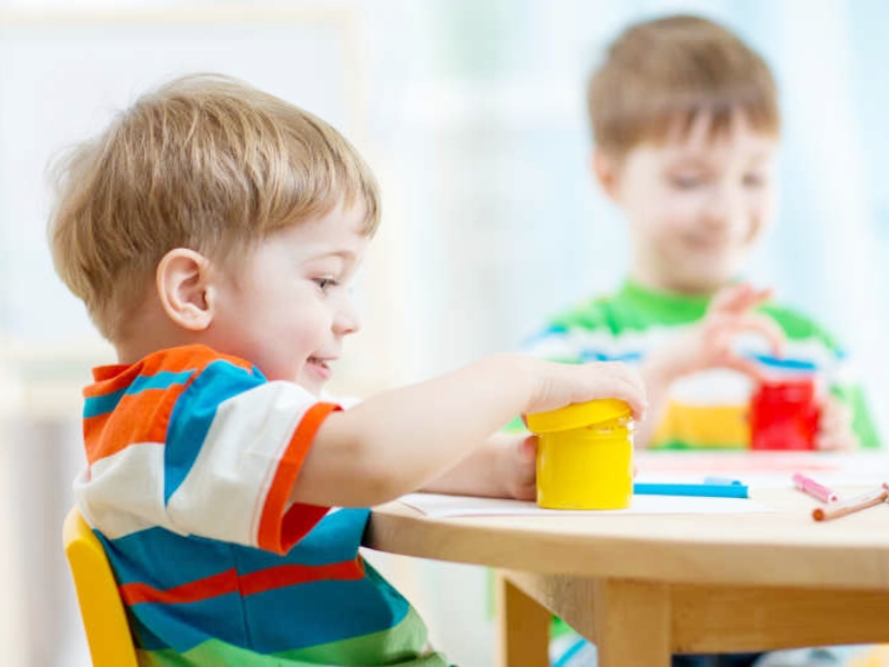 行為怪異,封閉式軍事化學校