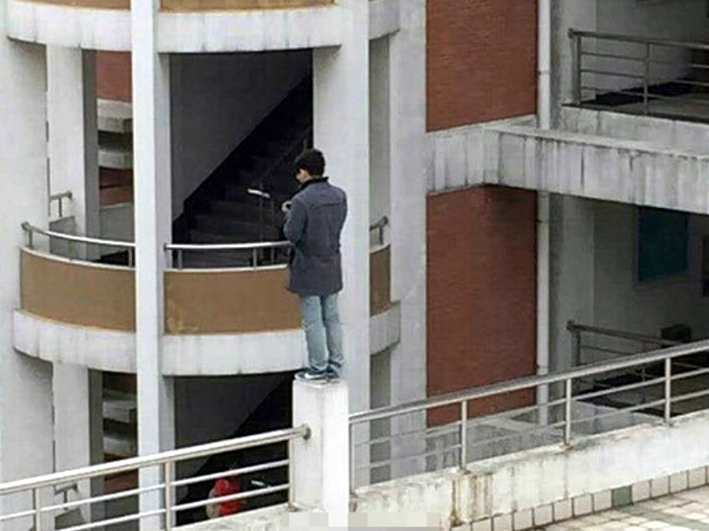 輕生,封閉式軍事化學校