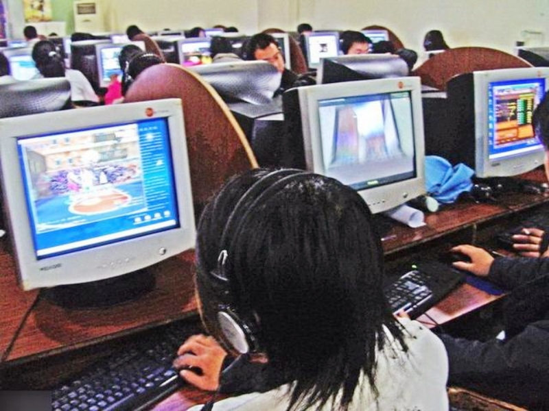 孩子網吧通宵,軍事訓練學校