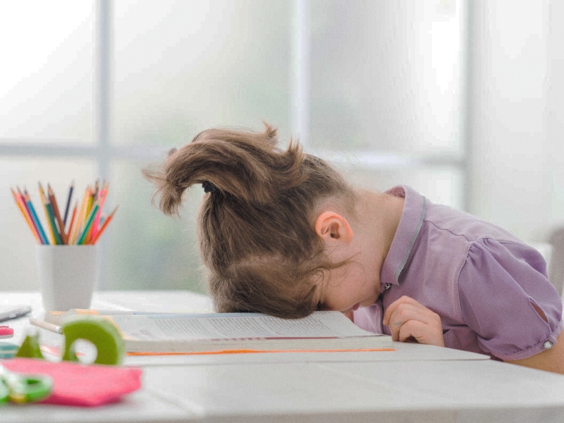 孩子拖拉,封閉式軍事化學校