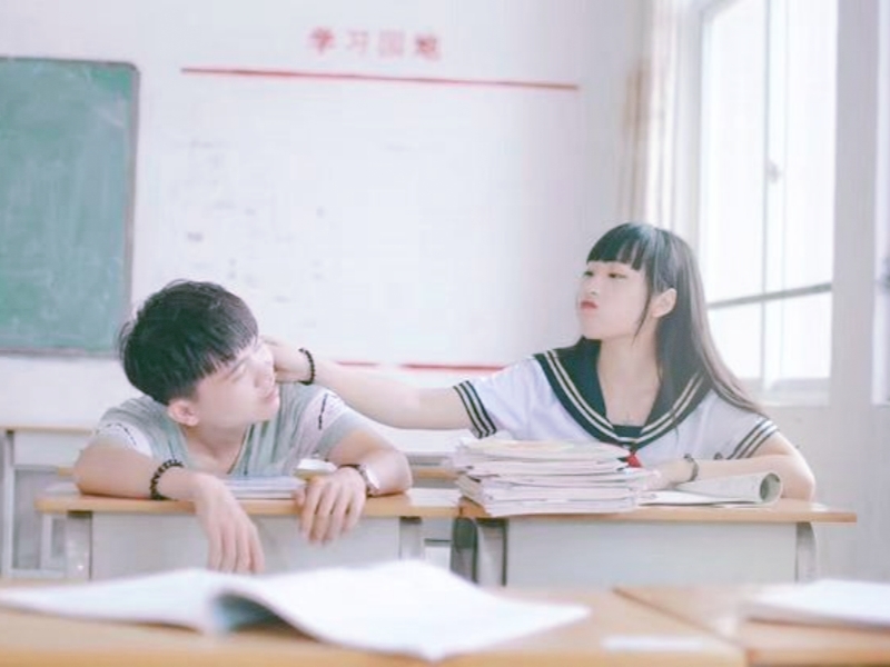 家長發(fā)現(xiàn)青春期的女兒談戀愛了怎么辦 家長發(fā)現(xiàn)青春期的女兒談戀愛了怎么辦