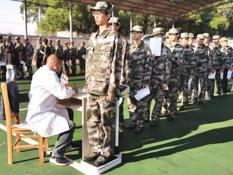 新起點青少年特訓學校組織學員開展健康體檢