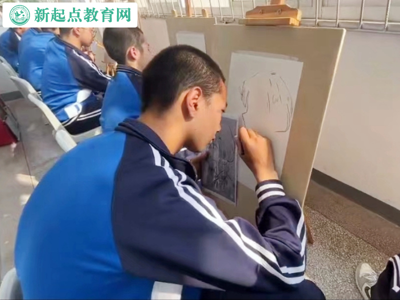 新起點叛逆孩子教育學校激發孩子繪畫興趣