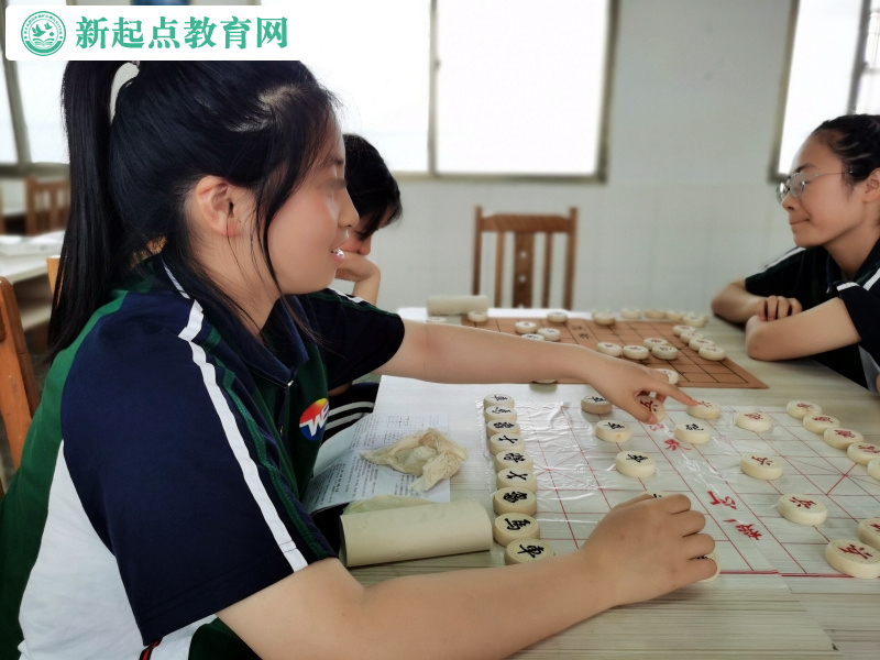新起點叛逆孩子成長學校帶領孩子感受象棋魅力